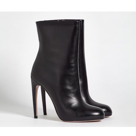Gucci Shoes - ❤️SOLD❤️ Gucci Leather Heeled Booties